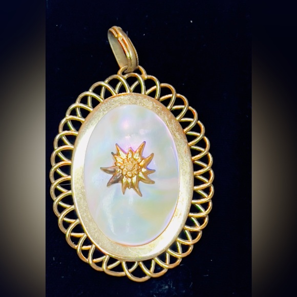 Vintage Victorian Mother Of Pearl Gold Tone Filigree Pendant - Picture 1 of 3